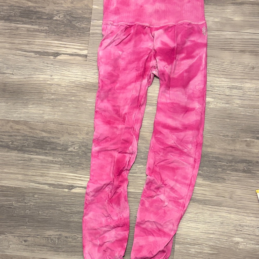 Like new women’s Free People Pink Tie-Dye Leggings size small